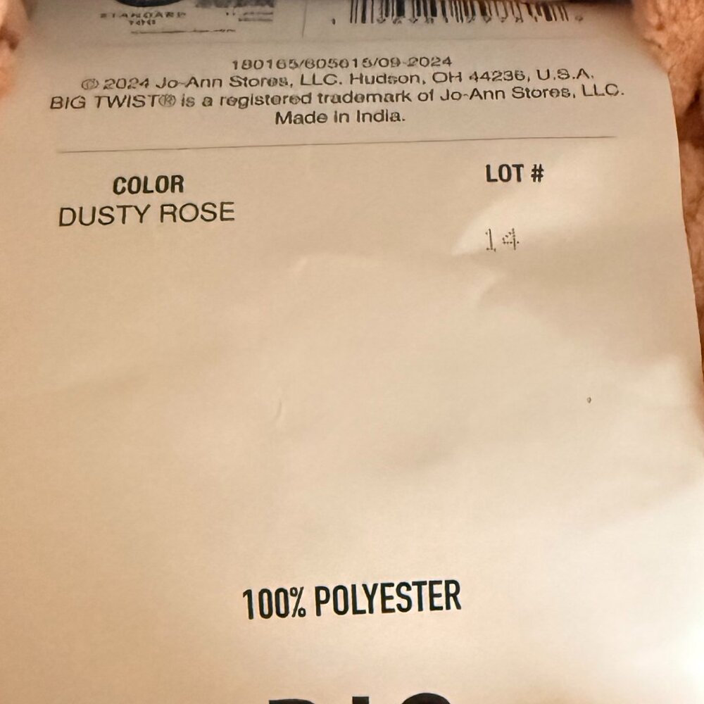 4 skeins of Dusty Rose Big Twist Yarn - Picture 5 of 6